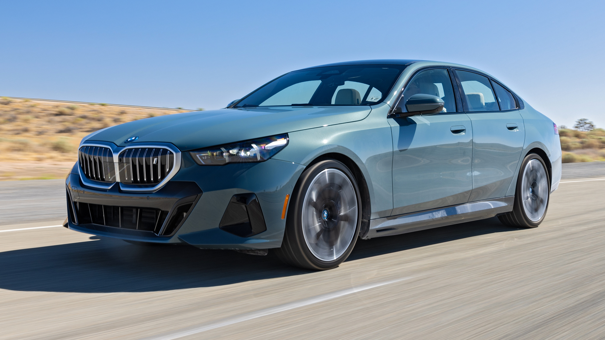 1-2026-bmw-i5-edrive40-front-view